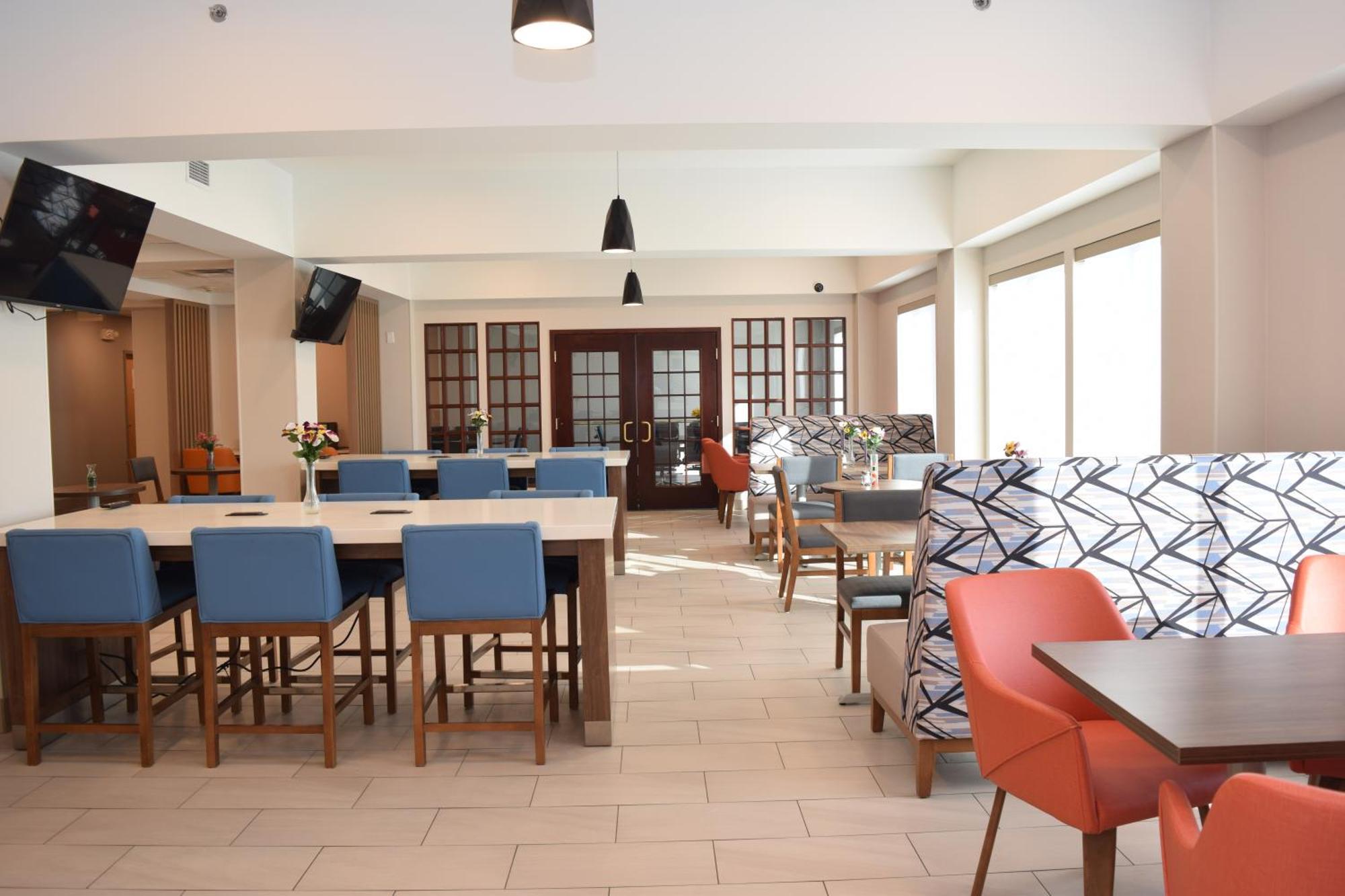 Holiday Inn Express Syracuse Airport By Ihg North Syracuse Exterior photo